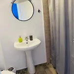 Casa Veseliei 게스트하우스 4*