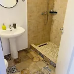 Casa Veseliei 게스트하우스 4*